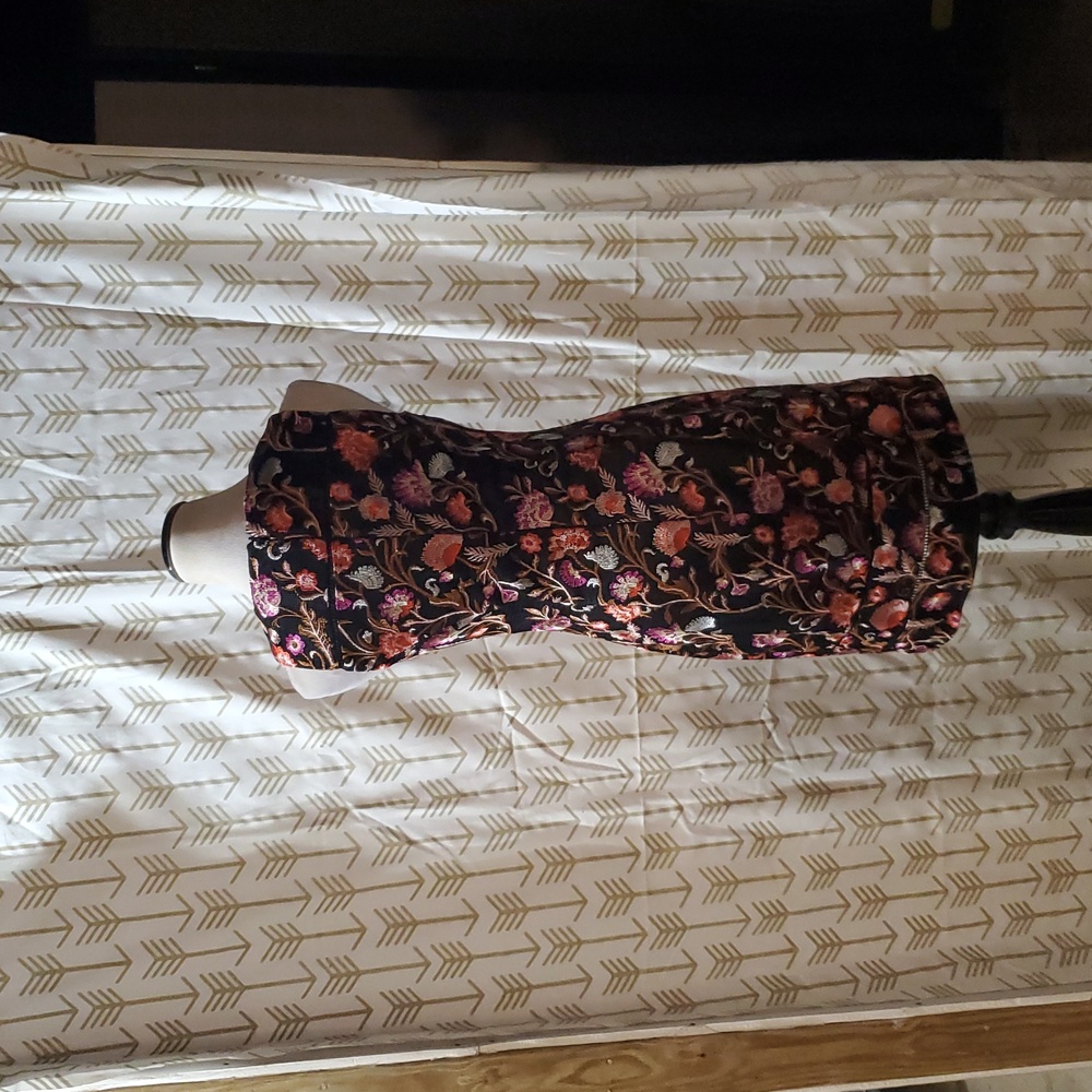 Dress - Picture 4 of 9